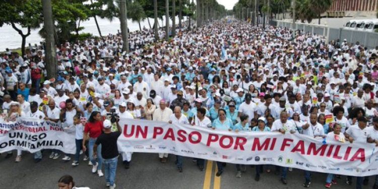 Marcha “Un paso por mi familia” moviliza miles en todo el país
