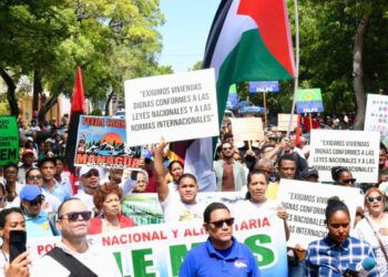 Marchan por la vida y el agua hasta el Palacio Nacional