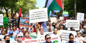 Marchan por la vida y el agua hasta el Palacio Nacional