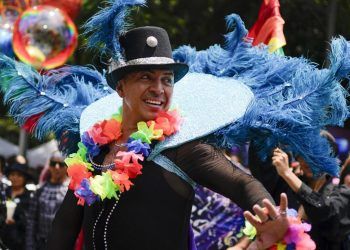 Marchas LGBTQ celebran diversidad y exigen derechos en América Latina.
