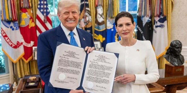 María Isabel Castillo es acreditada como embajadora dominicana en EE.UU.