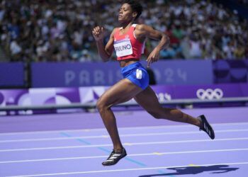 Marileidy Paulino compite en semifinales de 400 metros