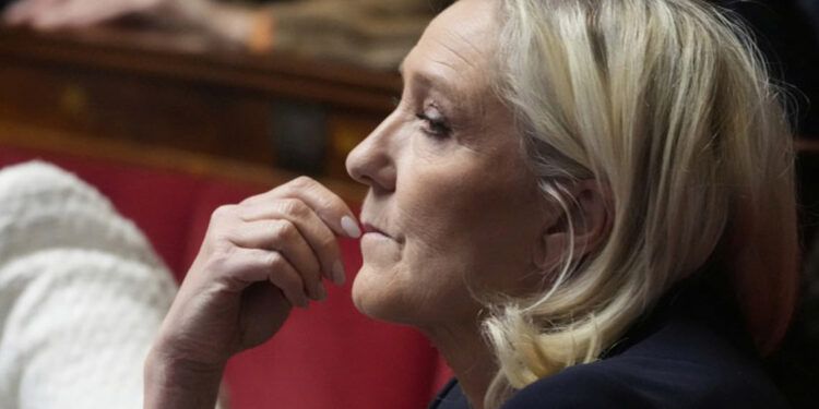 Marine Le Pen promete “batalla pacífica” contra su condena y denuncia ataque a la democracia
