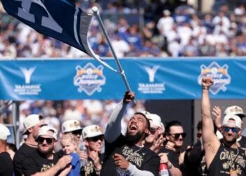 Más de 150 mil fanáticos celebran el título de los Dodgers en Los Ángeles