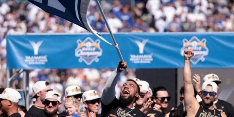 Más de 150 mil fanáticos celebran el título de los Dodgers en Los Ángeles