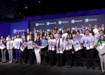 Más de 300 estudiantes reciben orientación para becas excelencia popular 2024