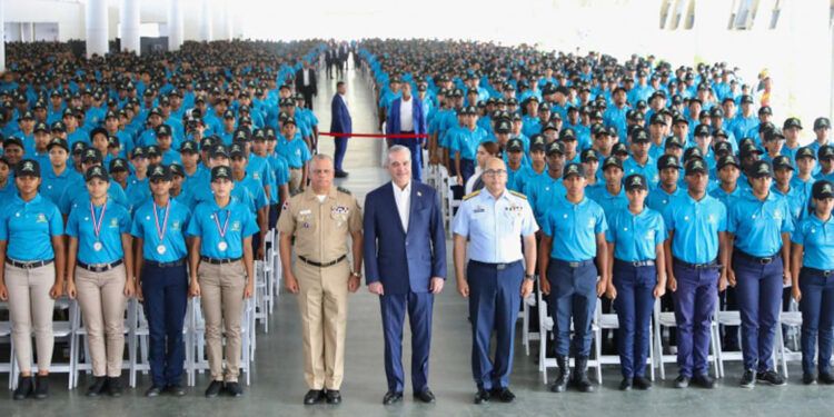Más de 5,000 jóvenes se gradúan del Servicio Militar Voluntario