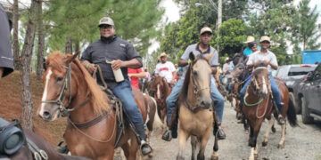 Más de 600 caballos desfilan en la 8va Cabalgata Nacional de Rancho Arriba