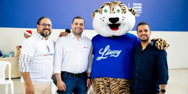 Más de 650 niños participan en almuerzo navideño de Juancito Sport