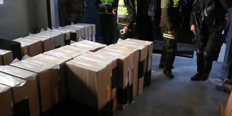 Más de 82,000 bolivianos votarán en España en la segunda vuelta presidencial