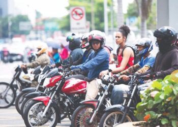 Más de dos millones de motoristas siguen sin regularizarse y el plan de registro está paralizado