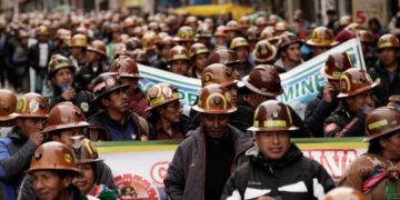 Masiva marcha en Bolivia por retiro del subsidio al combustible