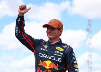 Max Verstappen gana el sprint del GP de Estados Unidos tras choque de los McLaren