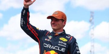 Max Verstappen gana el sprint del GP de Estados Unidos tras choque de los McLaren
