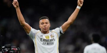 Mbappé estará de baja tres semanas por esguince de rodilla