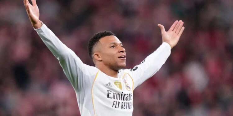 Mbappé impulsa al Real Madrid con doblete ante el Athletic