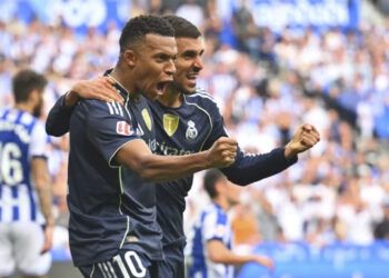 Mbappé impulsa al Real Madrid en triunfo 2-1 ante la Real Sociedad con un jugador menos