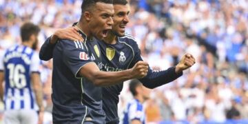 Mbappé impulsa al Real Madrid en triunfo 2-1 ante la Real Sociedad con un jugador menos