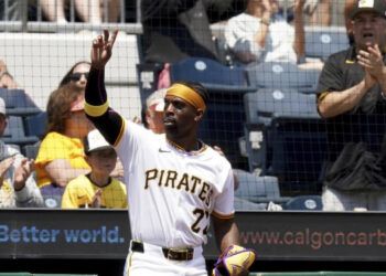 McCutchen supera a Clemente en jonrones con los Piratas