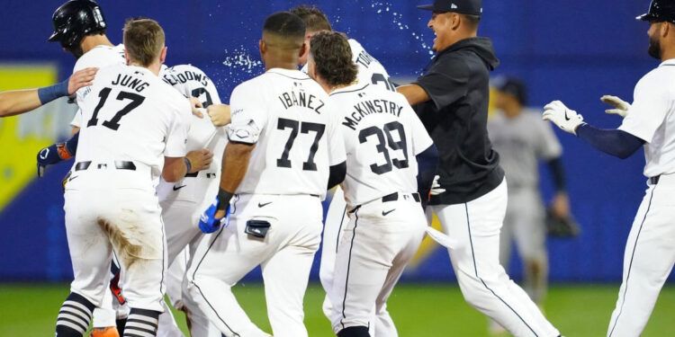 Meadows brilla en el décimo y los Tigres vencen a los Yankees 3-2 en el Clásico de Pequeñas Ligas