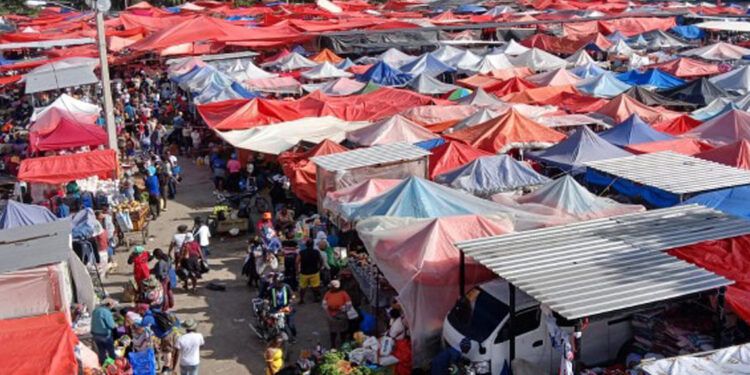 Mercado de la Pulga impulsa economía informal en Santiago