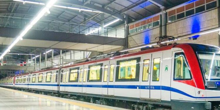 Metro de Santo Domingo supera los 21,000 pasajeros en hora pico
