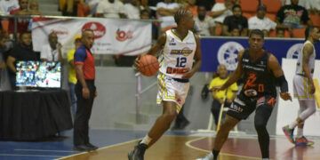 Metros derrotan a Reales y empatan en primer lugar de la LNB