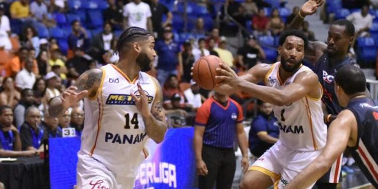 Metros vencen a Leones con doble-doble de Juan Guerrero y logran su séptima victoria
