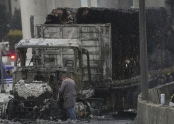 México aplicará protocolos para camiones con materiales peligrosos tras explosión en Iztapalapa