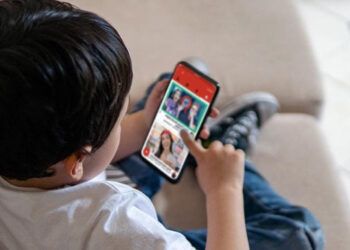 México debate limitar redes sociales a menores de edad