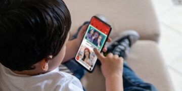 México debate limitar redes sociales a menores de edad