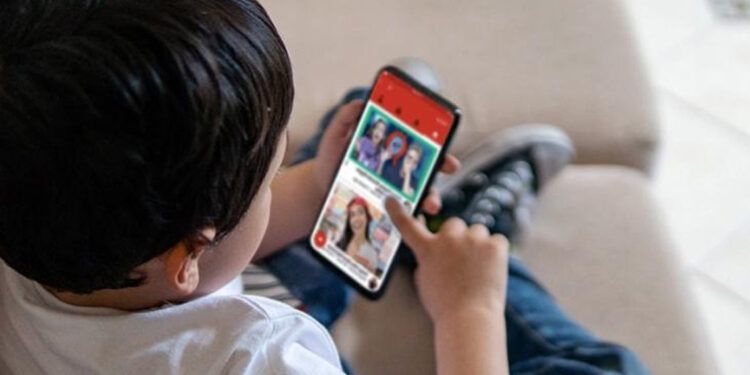 México debate limitar redes sociales a menores de edad