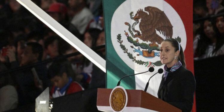 México dispersa migrantes en frontera sur tras reglas de EEUU