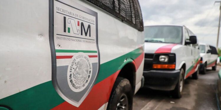 México promete recibir a sus deportados con "brazos abiertos"