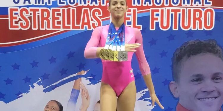 Mia Lugo se corona campeona nacional de gimnasia en categoría 13 años
