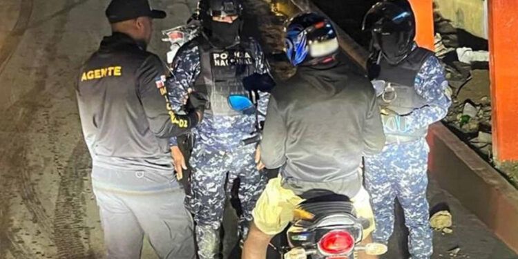 Migración detiene casi 2,000 extranjeros irregulares