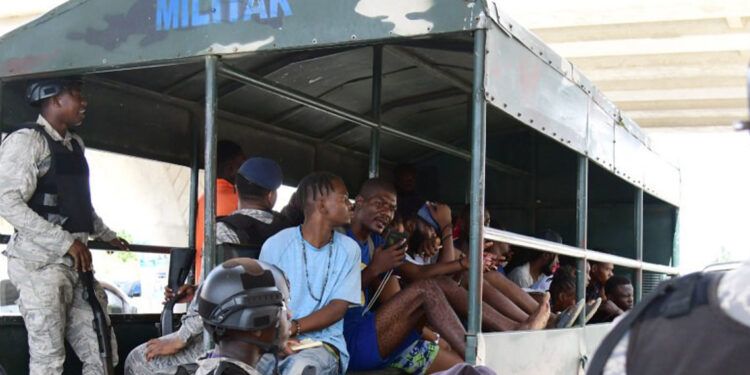 Migración repatria a casi 30,000 haitianos en 17 días