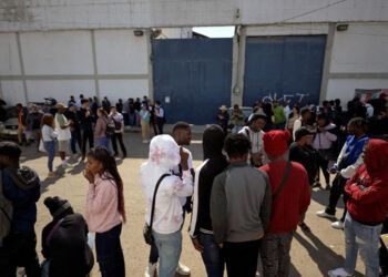 Migrantes buscan refugio en México tras cierre de fronteras de EE.UU.