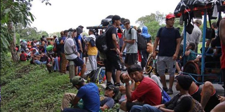 Migrantes enfrentan incertidumbre en frontera de México ante posibles cambios en política de asilo