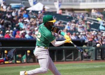 Miguel Andújar agradecido por nueva oportunidad en Oakland