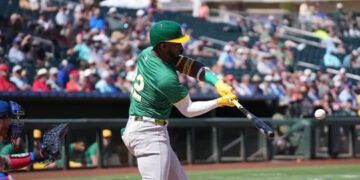 Miguel Andújar agradecido por nueva oportunidad en Oakland