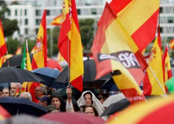 Miles protestan en Madrid contra Sánchez y exigen elecciones