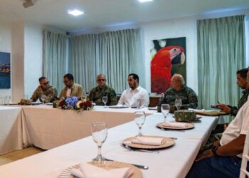 Ministro de Defensa supervisa verja fronteriza y se reúne con directivos de Codevi