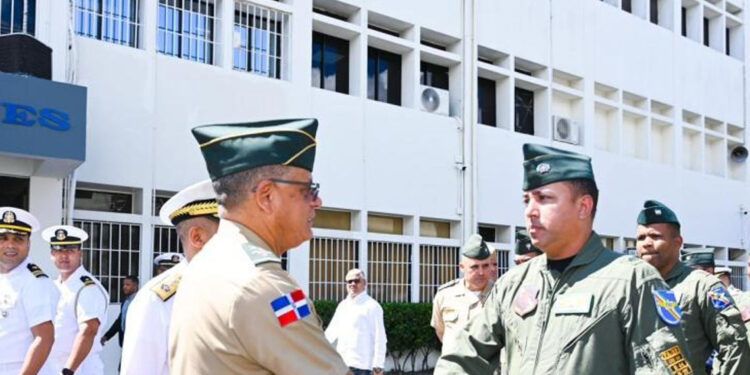 Ministro de Defensa y presidente de la DNCD refuerzan combate al narcotráfico