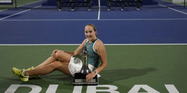 Mirra Andreeva, la primera tenista de 17 años en el Top 10 desde 2007