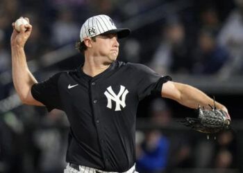 Molestias en el codo preocupan a Gerrit Cole y a los Yankees