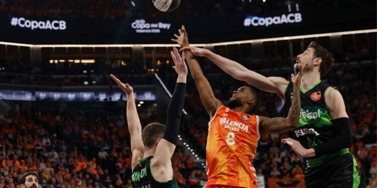 Montero lidera al Valencia a semifinales ante Joventut