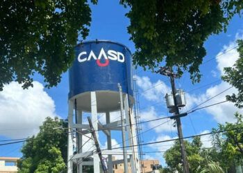 Moradores denuncian problema del agua en residencial Monumental