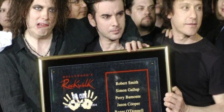 Muere Perry Bamonte, guitarrista de The Cure, a los 65 años