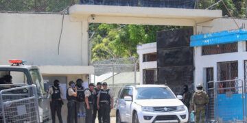 Mueren 17 presos en nuevo choque entre bandas narco en cárcel de Ecuador